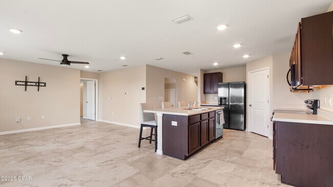 Building Photo - 7115 Shimano Way