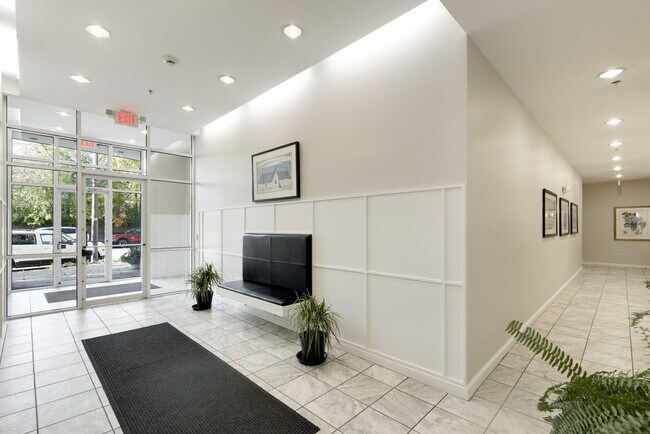 Building Photo - 1415 Sherman Ave