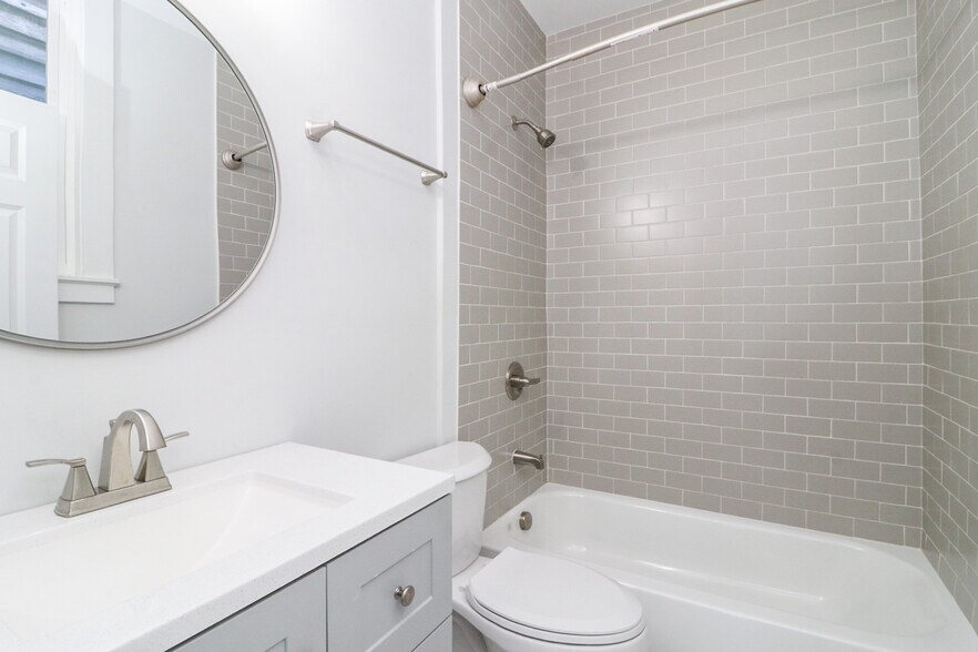 Building Photo - 2228 Kemper Ln