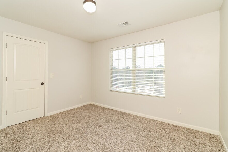 Building Photo - 909 Walking Stick Trail NE