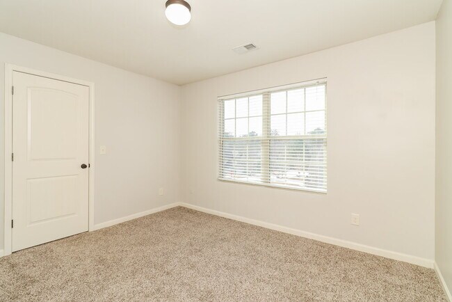 Building Photo - 909 Walking Stick Trail NE