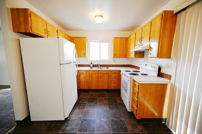 Building Photo - 1104 3rd Ave W