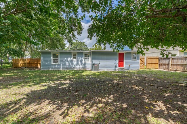 Building Photo - 8524 Dandy Ave