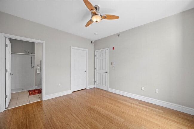 Building Photo - 2121 S Kinnickinnic Ave