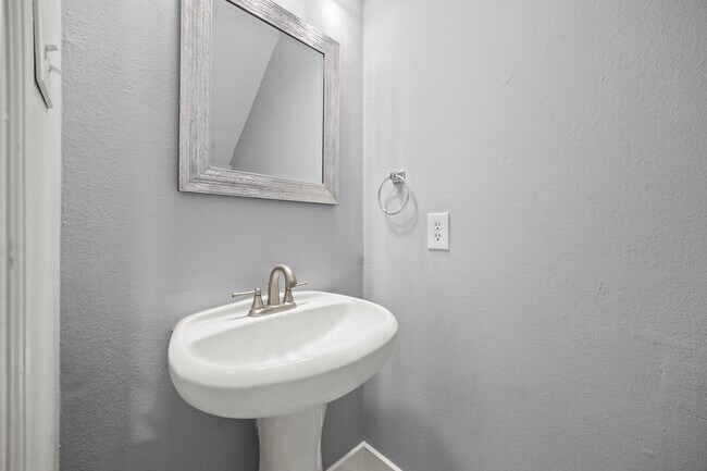 Building Photo - 4500 Upland Cir Dr
