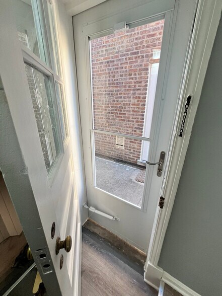 Building Photo - 3623 W Foster Ave