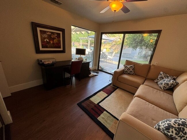Building Photo - Gorgeous 3-Bedroom House in Gold River wit...