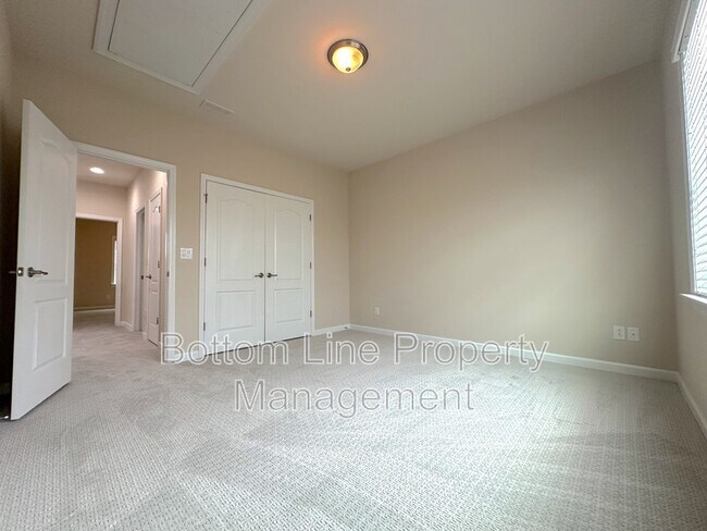 Building Photo - 1007 Anatrella Ln NW