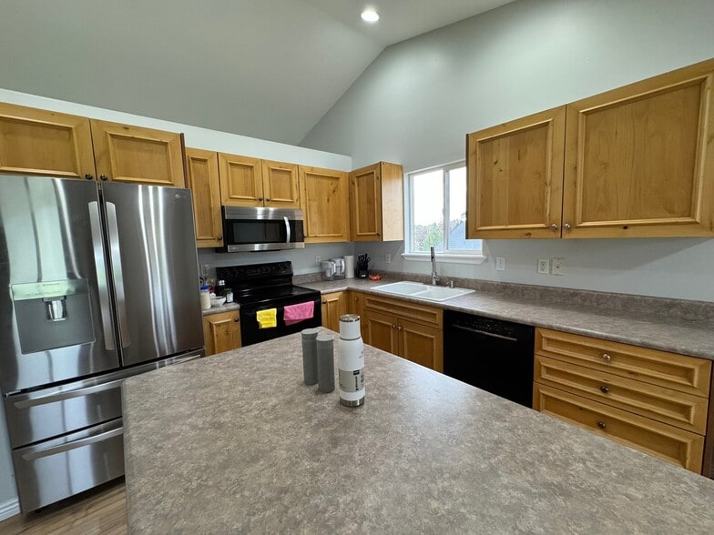Building Photo - 1226 N 3020 W