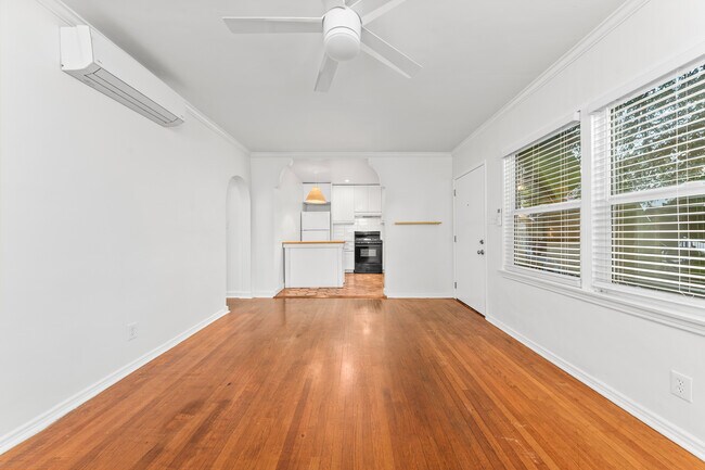 Building Photo - 6067 Lexington Ave