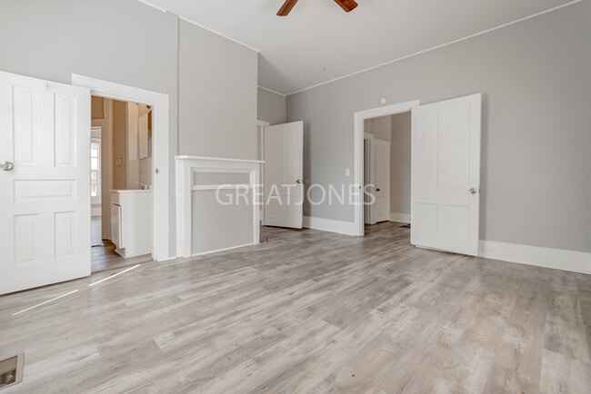 Building Photo - 218 N Lee St