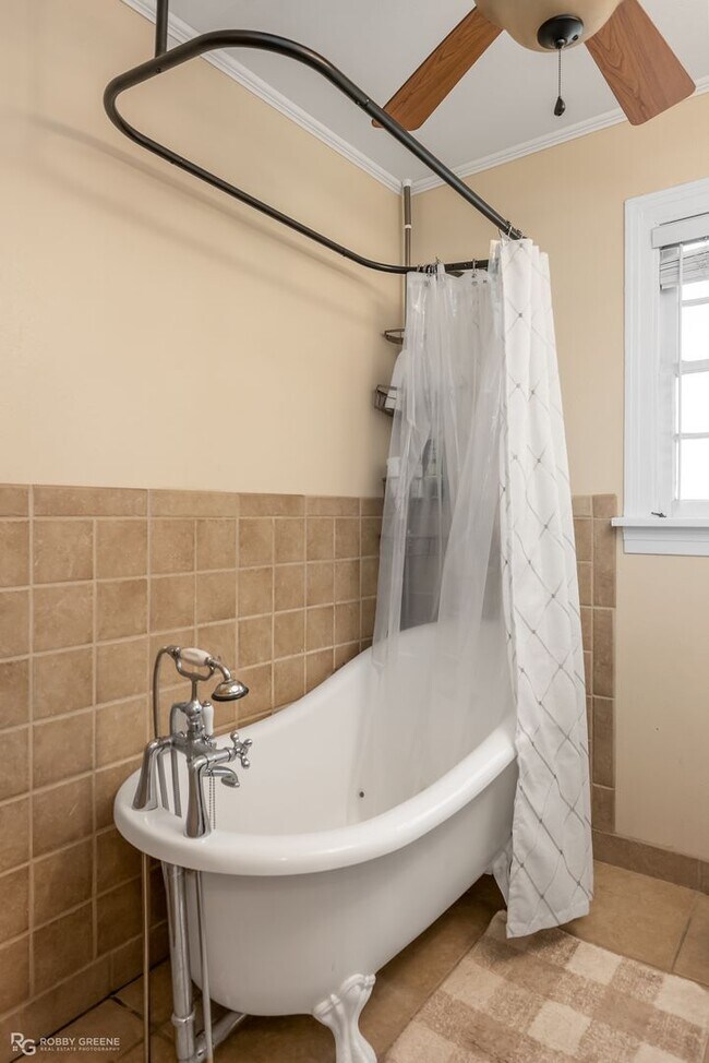 Building Photo - Updated 4-Bed 2-Bath home for lease | Sout...
