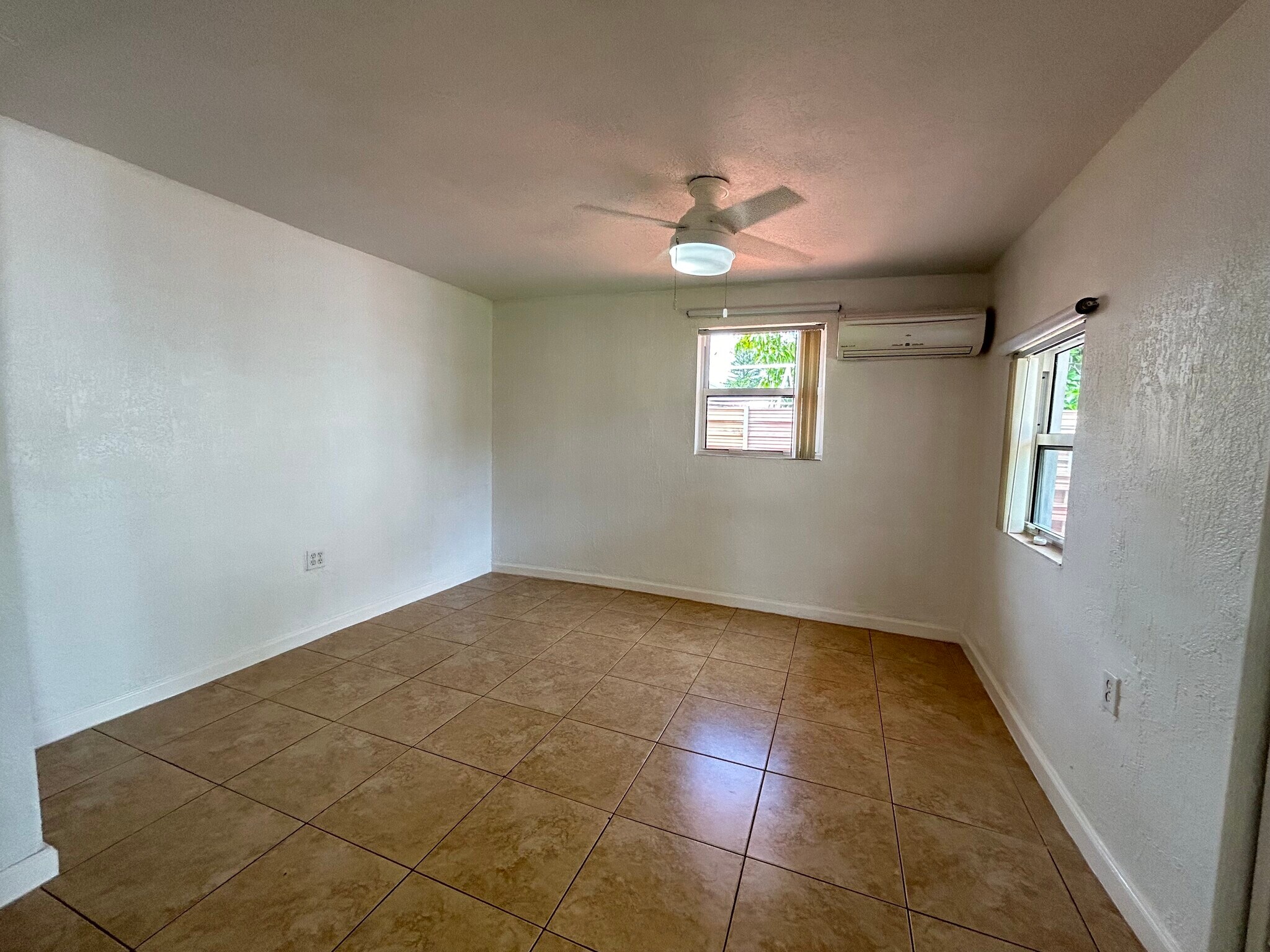 Bedroom - 4221 SW 36th St