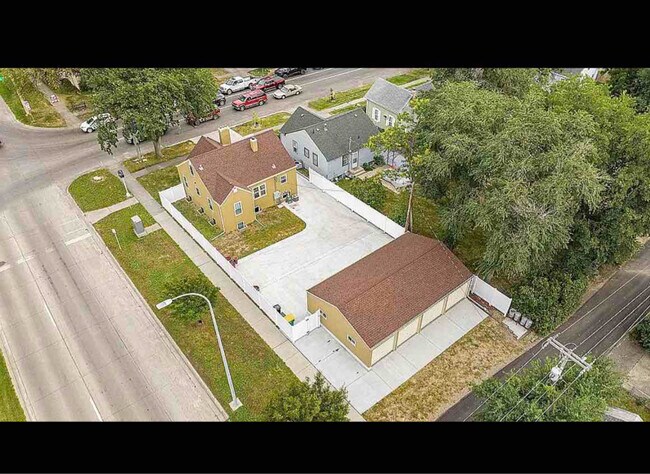 Building Photo - 1030 N 9th St