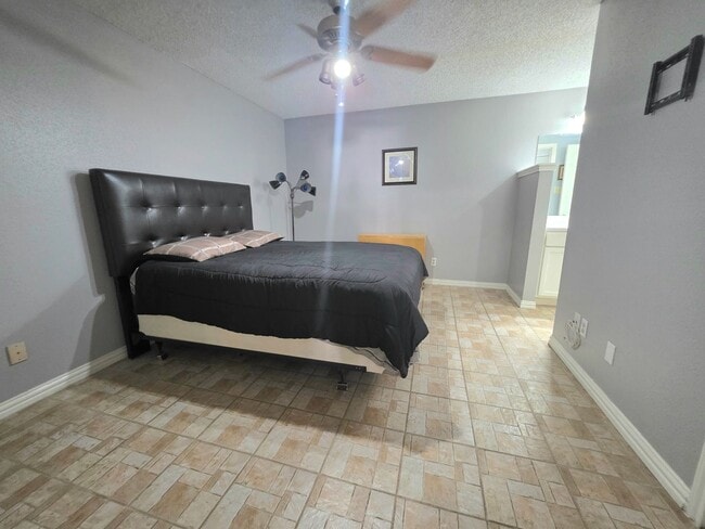 Building Photo - Condo for lease in Medical Area!