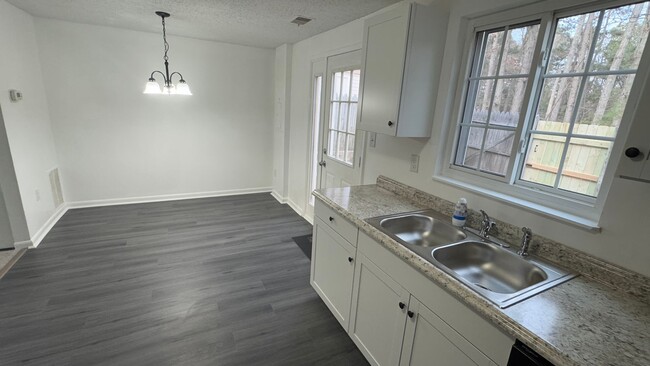 Building Photo - Newly Renovated 3 Bedroom 2.5 Bath Townhom...