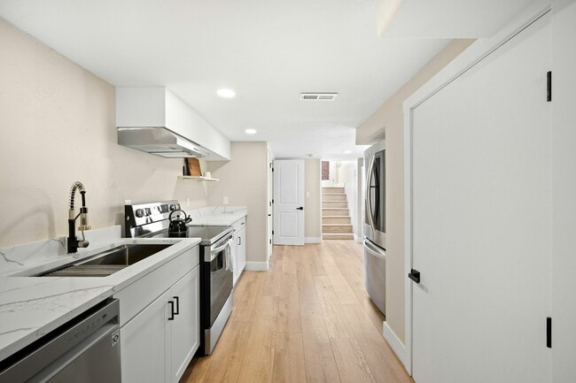 Building Photo - 1534 Meade St
