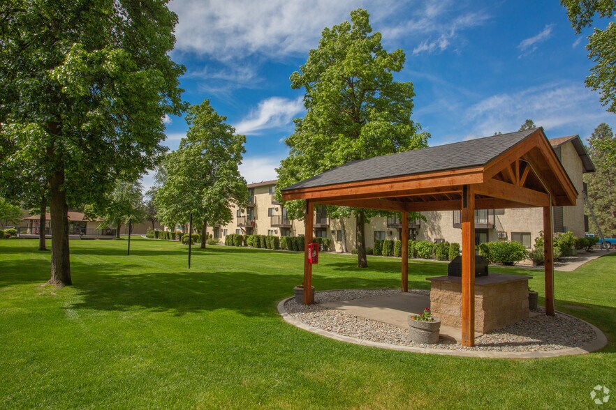 Crosspointe Apartments 539 E Hawthorne Rd Spokane WA 99218