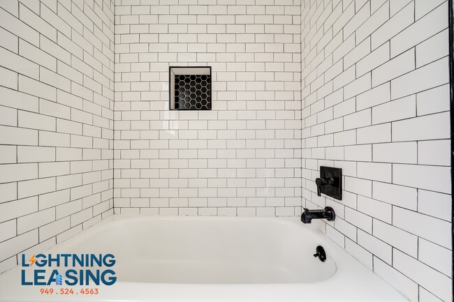 Building Photo - 14631 Magnolia-204D