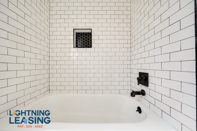 Building Photo - 14632 Magnolia-204D