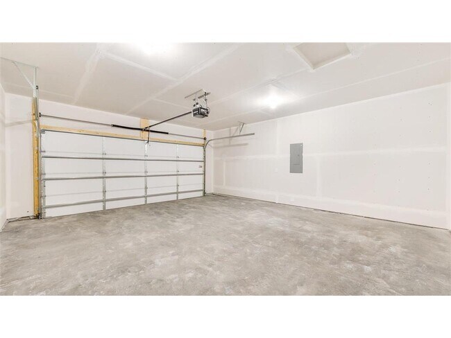 Building Photo - 2149 Westpointe Dr