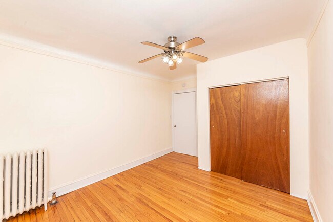 Building Photo - 735 Hinman Ave