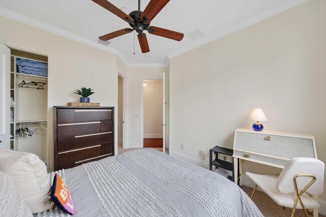 Building Photo - 285 SE 6th Ave