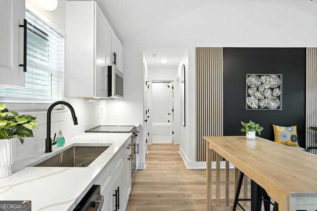 Building Photo - 1597 Glenwood Ave SE