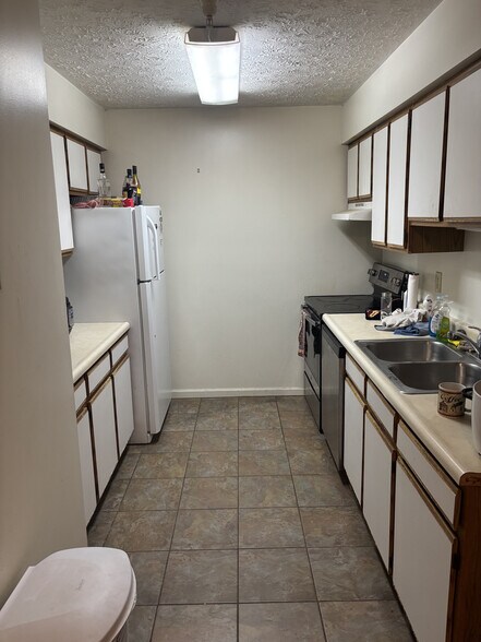 Building Photo - 3200 E John Hinkle Pl