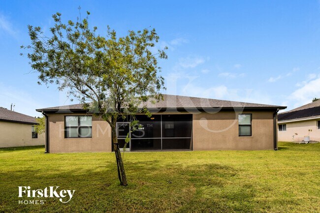 Building Photo - 2717 SW 18th Ave