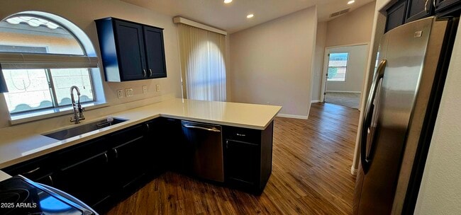 Building Photo - 841 E Lovegrass Dr