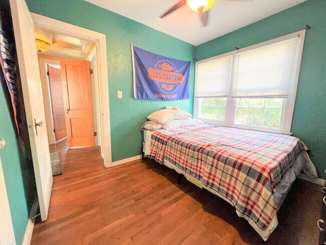 Building Photo - 1824 NW 5th Ave