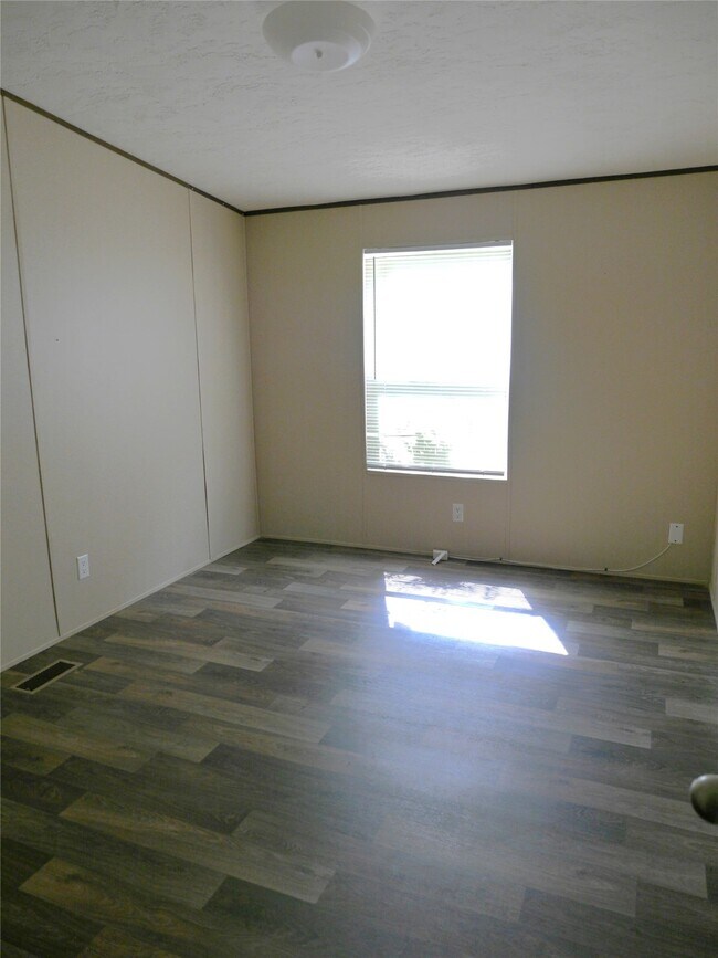 Building Photo - 16020 1/2 Sam Brookins St