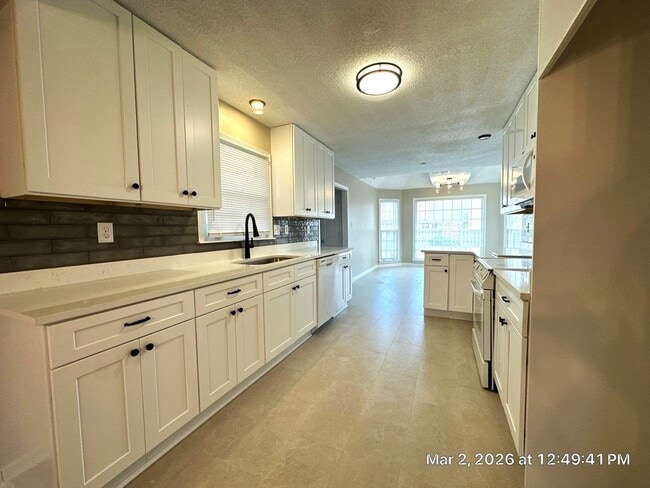 Building Photo - Germantown/ Gorgeous 5 Bedroom Home Newly Renovated