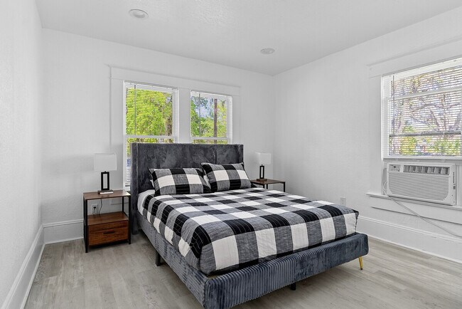 Building Photo - 316 E Amelia St