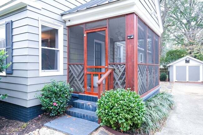 Building Photo - Charming 3 Bedroom, 2 Bath Home in Prime Greenville Location!