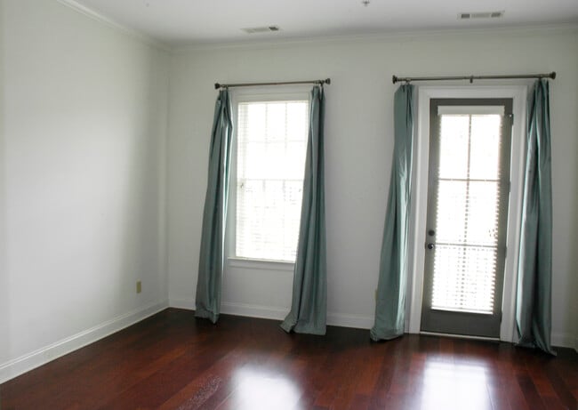 Building Photo - 475 Bartram St SE