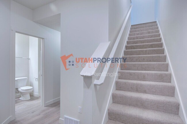 Building Photo - 967 W 540 S