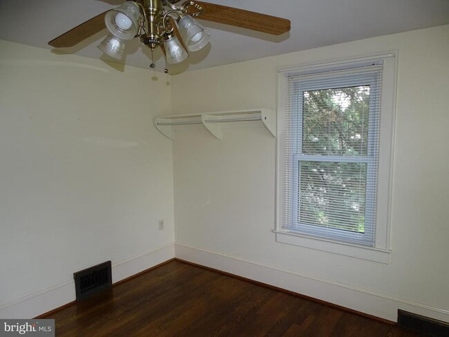 Building Photo - 7512 Friendship Village Rd