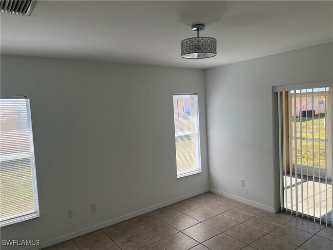 Building Photo - 279 SW 3rd Terrace