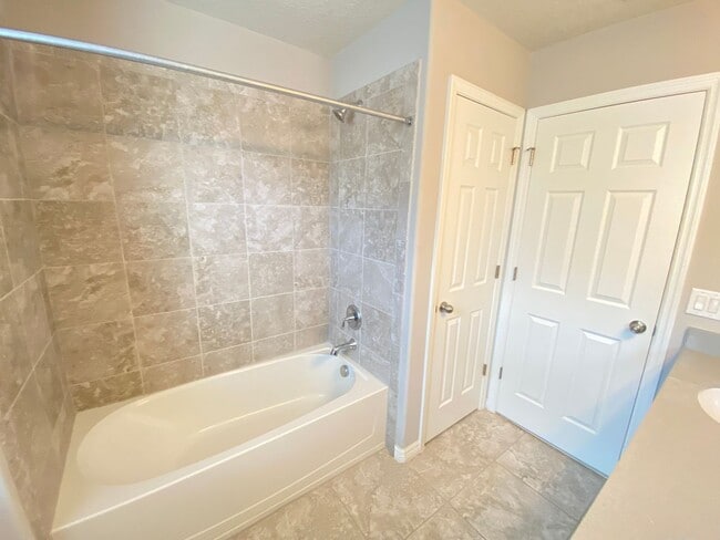 Building Photo - WINDERMERE TRAILS - 3BR/2.5BA PLUS DEN - WALK TO THE PARK