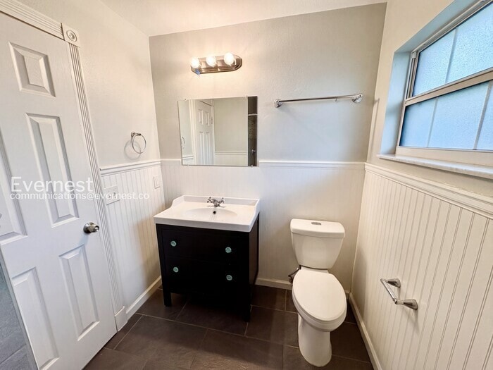 Building Photo - 742 Park Manor Dr