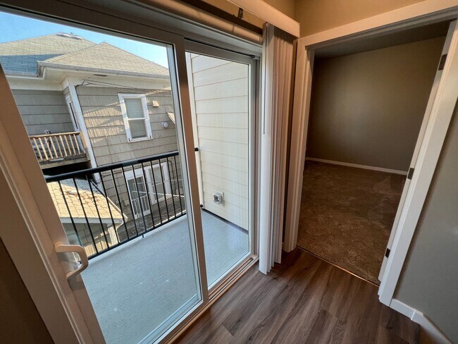 Building Photo - NEW 4 Bedroom / 4.5 Bath Townhome. A/C in every bedroom