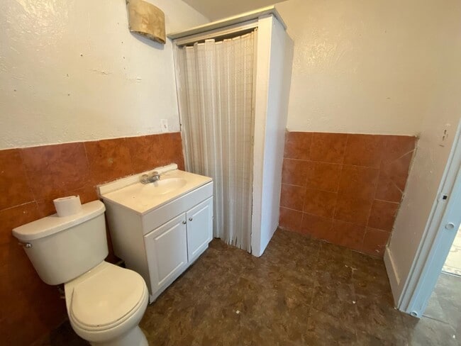 Building Photo - House For Rent.... ALL BILLS PAID