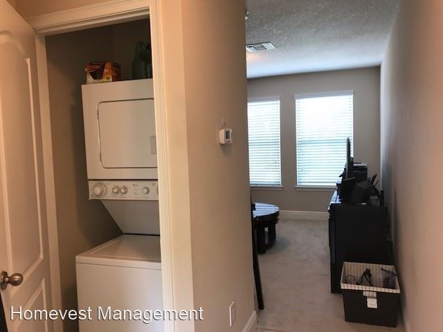 Building Photo - 8701 Via Trieste Dr