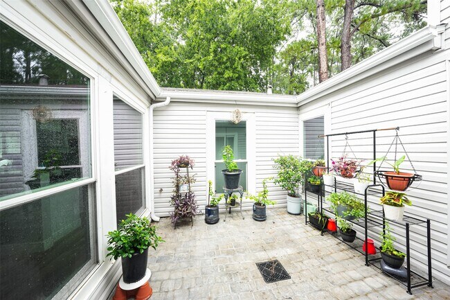 Building Photo - 17734 Seven Pines Dr