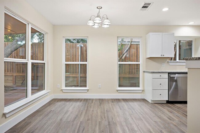 Building Photo - 507 Deercreek Ln