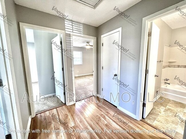 Building Photo - 1711 SW Skyline Dr
