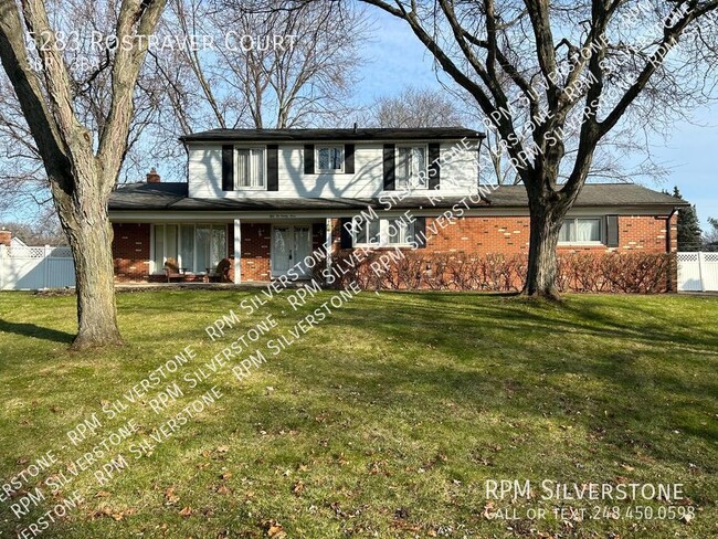 Building Photo - Spacious 3-bedroom