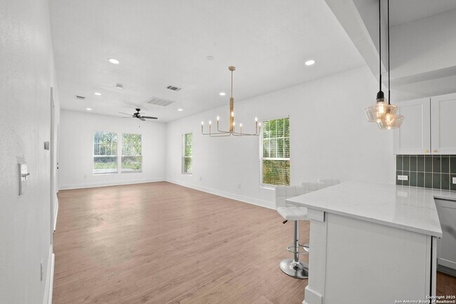 Building Photo - 725 Westfall Ave